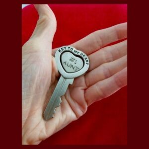 VTG 90s KEY TO MY HEART #1 AUNT Silver Key Spinning Heart Trinket Keepsake